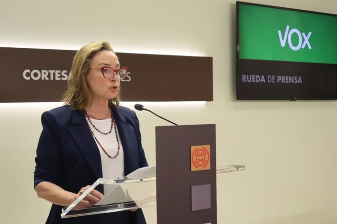 Carmen Rouco, diputada de Vox durante la rueda de prensa.