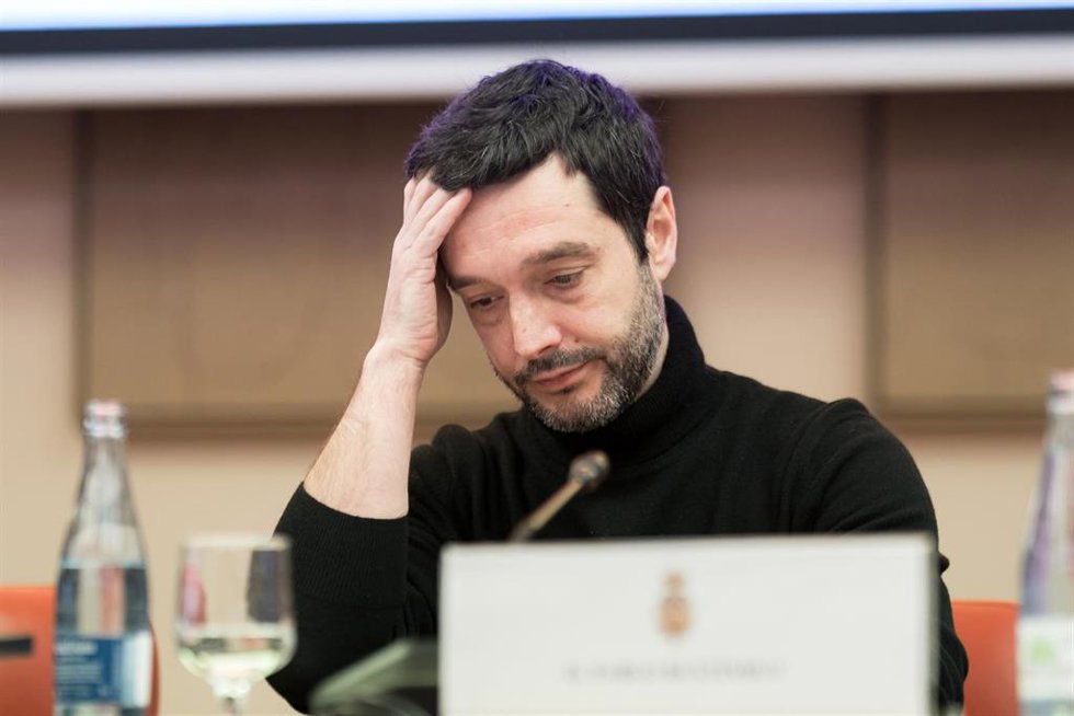Archivo - El ministro de Derechos Sociales, Consumo y Agenda 2030, Pablo Bustinduy, durante una jornada sobre la regularización de la publicidad de alimentos no saludables, en el Congreso, a 2 de marzo de 2026, en Madrid (España).