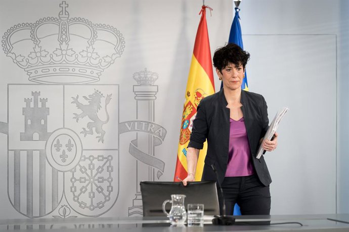 La ministra de Inclusión, Seguridad Social y Migraciones de España, Elma Saiz, durante una rueda de prensa tras el Consejo de Ministros, en el Palacio de La Moncloa, a 7 de abril de 2026, en Madrid (España). El Consejo de Ministros ha aprobado el texto qu