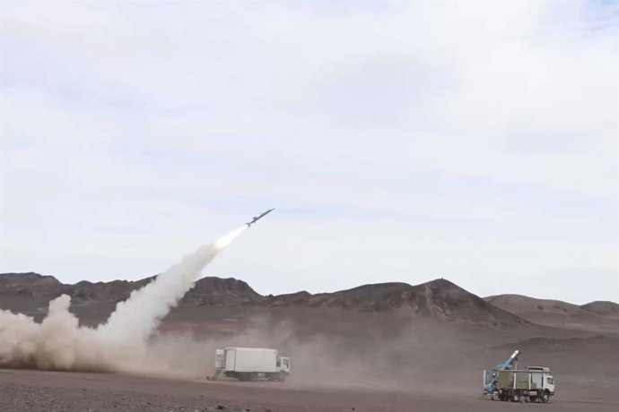 Archivo - Lanzamiento de un misil por parte de la Guardia Revolucionaria de Irán durante unas maniobras en febrero de 2025 (archivo)