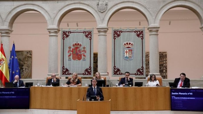 Archivo - Sesión de pleno del Parlamento de La Rioja