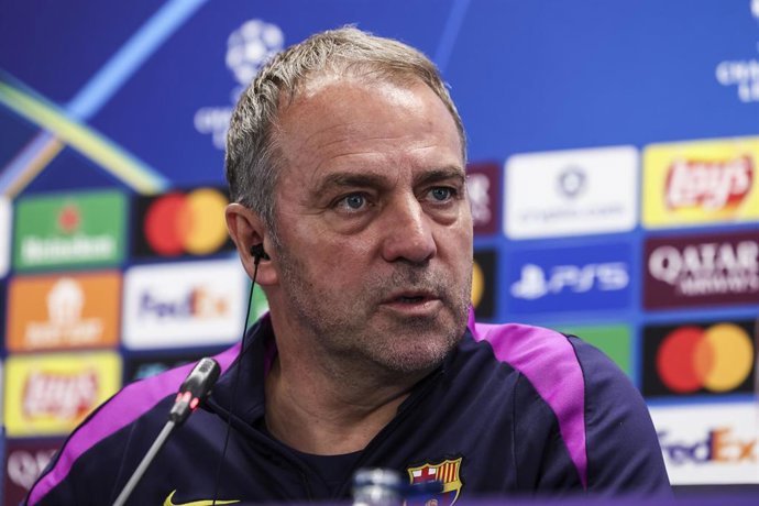 El entrenador del FC Barcelona, Hansi Flick, durante la rueda de prensa. 