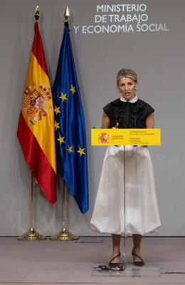 Archivo - La vicepresidenta segunda y Ministra de Trabajo y Economía Social, Yolanda Díaz, ofrece una rueda de prensa, en el Ministerio de Trabajo, a 29 de abril de 2024, en Madrid (España). 