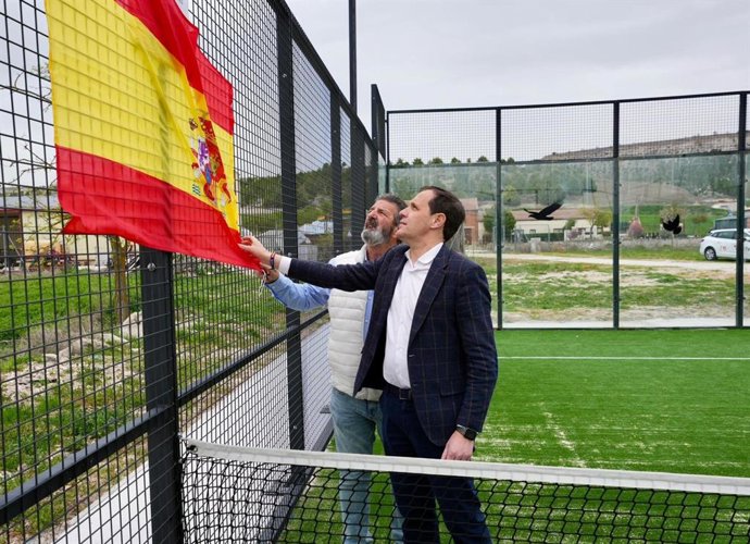 Conrado Íscar, durante la inauguración de la pista de pádel.