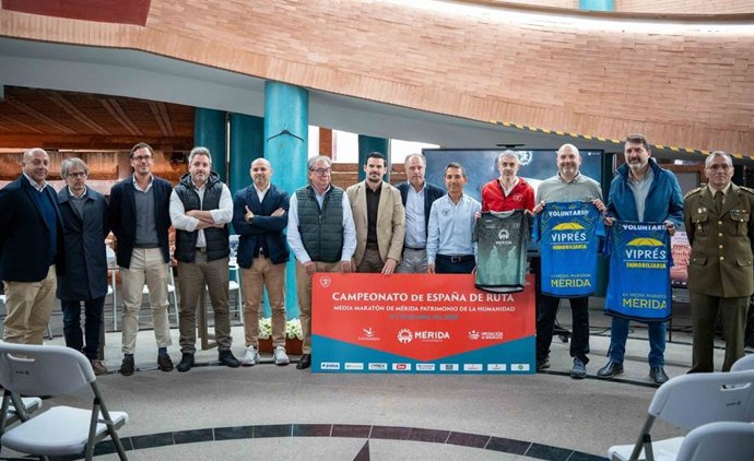 Presentación de la XX edición de la Media Maratón Mérida Patrimonio de la Humanidad y Campeonato de España, organizada por el Club Atletas Populares de Mérida.