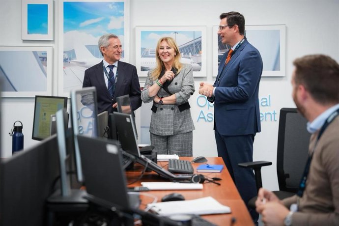 La consejera de Economía, Hacienda, Fondos Europeos y Diálogo Social, Carolina España, visita la sede de la empresa Aertec, situada en el Parque Tecnológico Málaga TechPark.