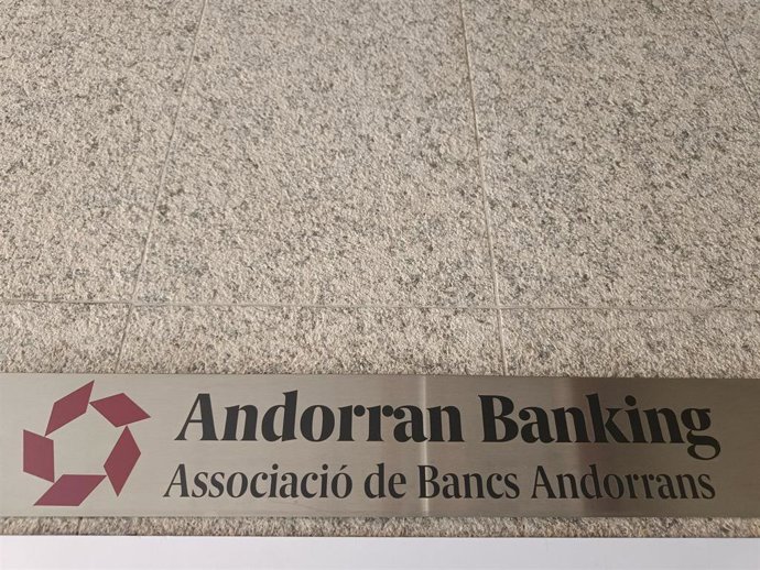 Cartel en la sede de Andorran Banking
