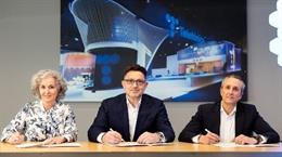 De izquierda a derecha: Adriana Sola, CEO de Altim; Julio Trevejo, socio director general de Altim, y Eduardo Ariste, director general de Empresas y Administraciones de Telefónica España.