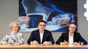 De izquierda a derecha: Adriana Sola, CEO de Altim; Julio Trevejo, socio director general de Altim, y Eduardo Ariste, director general de Empresas y Administraciones de Telefónica España.