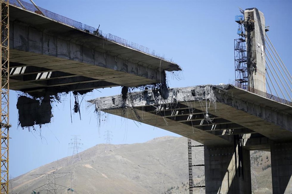 Puente atacado por EEUU e Israel en Karaj, Irán.