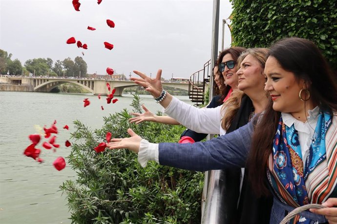 El acto con motivo del Día Internacional del Pueblo Gitano ha concluido con una ceremonia en el río.