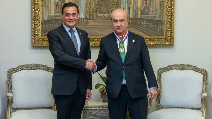 Paraguay condecora a Mariano Jabonero