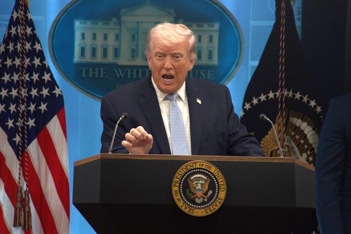 WASHINGTON, 6 de abril de 2026  -- O presidente dos Estados Unidos, Donald Trump, discursa durante uma coletiva de imprensa na Casa Branca, em Washington, D.C., nos Estados Unidos, em 6 de abril de 2026. Trump afirmou na segunda-feira que o Irã poderia se
