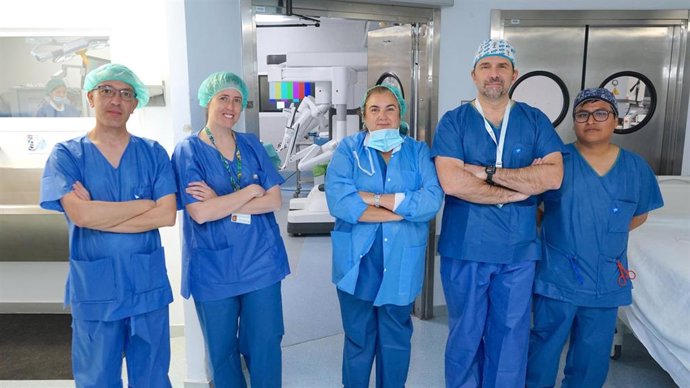 El Hospital La Luz realiza su primera cirugía torácica con el robot Da Vinci Xi