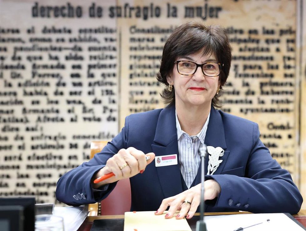La presidenta de la Comisión Nacional de los Mercados y la Competencia (CNMC), Cani Fernández Vicién, comparece ante la Comisión de Investigación sobre el apagón, en el Senado, a 17 de marzo de 2026, en Madrid (España). Fernández comparece para dar cuenta