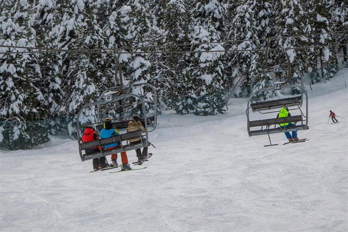 Archivo - Estación de esquí de La Molina (Girona).