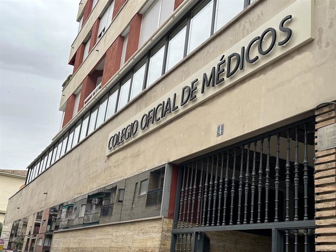 Fachada del Colegio de Médicos en Jaén
