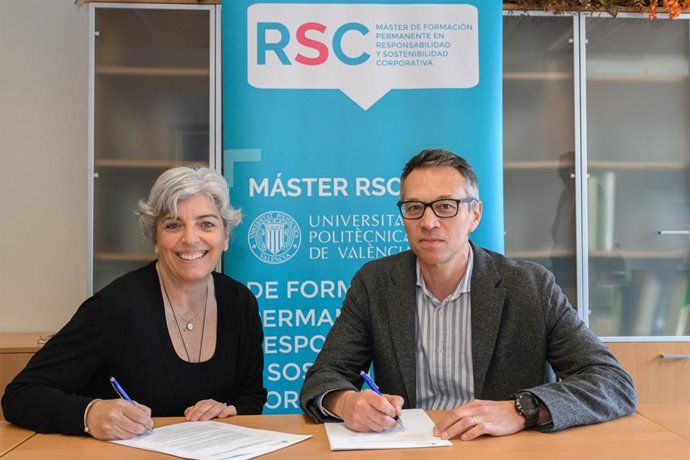 Diana Carrero, directora de IKEA Valencia, y Javier Ribal, decano de la Facultad de ADE de la UPV.