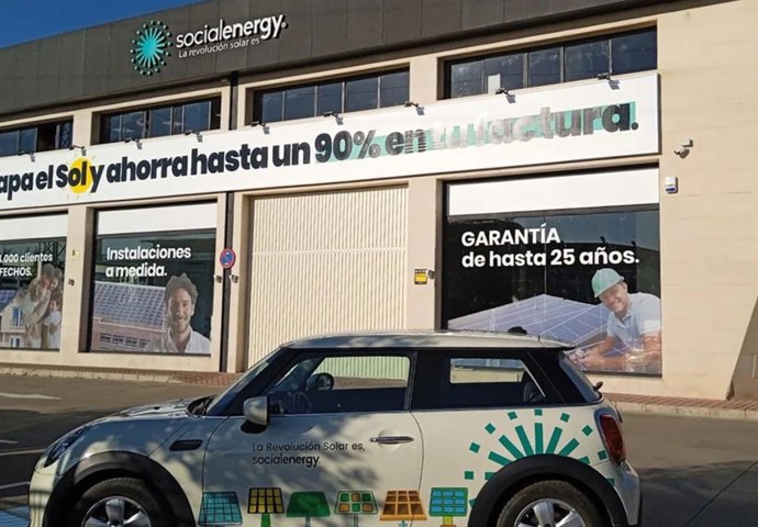 Facua asesora a los afectados por el cierre de la empresa de placas solares Social Energy.