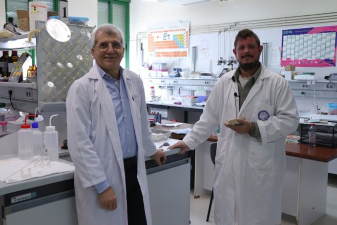 Los investigadores Daniel Cosano y José Rafael Ruiz.