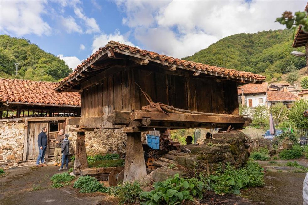 Archivo - La inauguración del hórreo restaurado de Avellanedo cierra las Jornadas de Graneros Elevados de Liébana