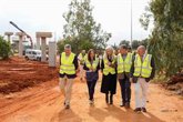Foto: Díaz y Del Pozo visitan las obras de la pasarela ciclopeatonal de Mairena del Alcor (Sevilla)