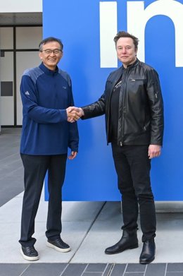 O CEO da Intel, Lip-Bu Tan, e Elon Musk.