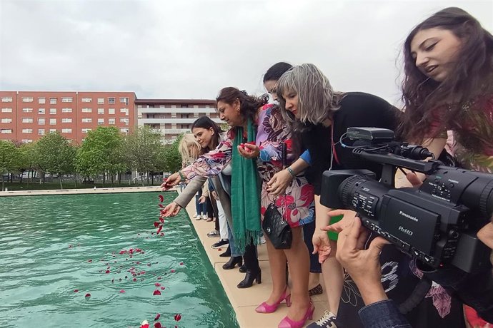 Ceremonia del río en el acto con motivo del Día Internacional del Pueblo Gitano.