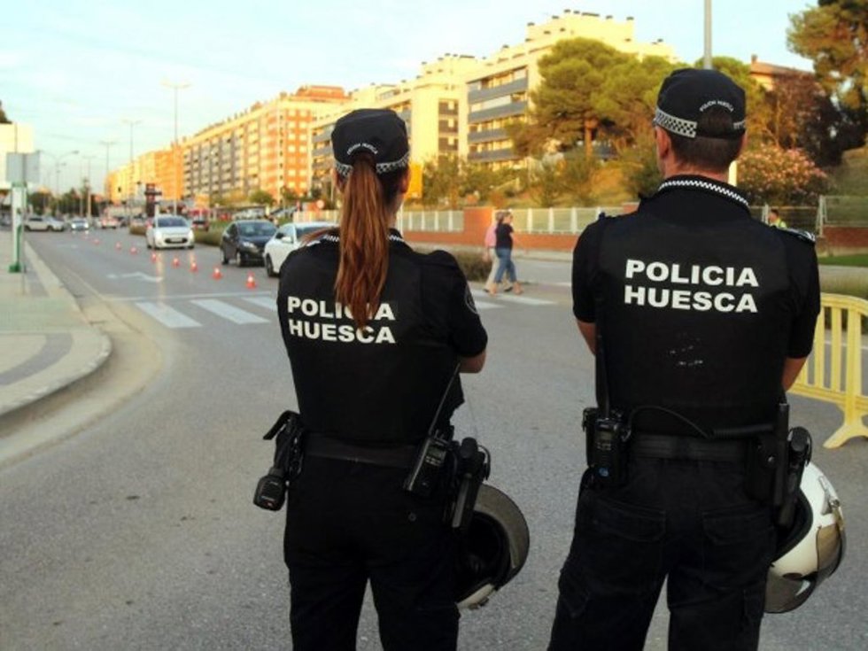 Archivo - Agentes de Policía Local de Huesca.