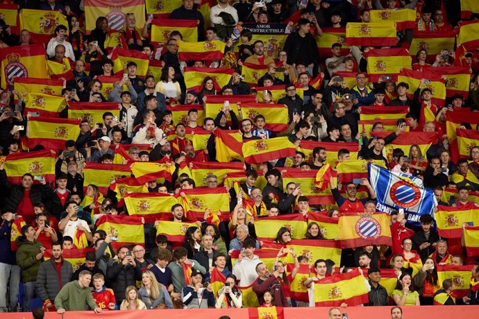 31 de março de 2026, Barcelona, Espanha: Torcedores da Espanha durante um amistoso internacional entre Espanha e Egito no Estádio RCDE, em 31 de março de 2026, em Barcelona, Espanha.