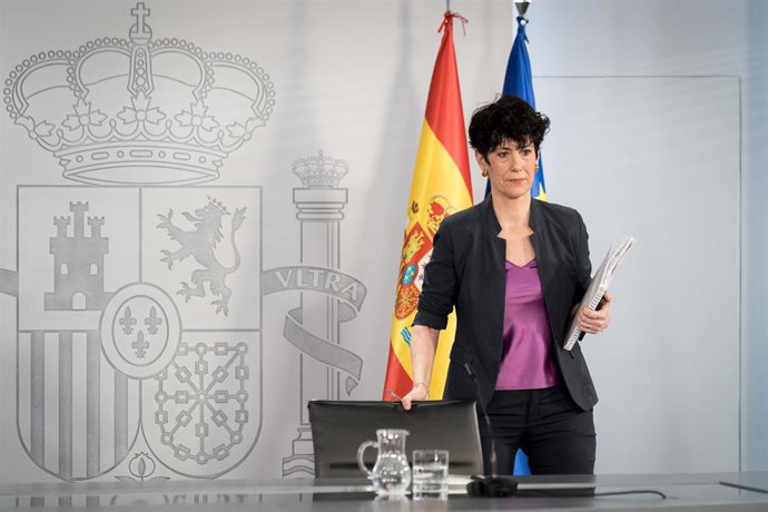 La ministra de Inclusión, Seguridad Social y Migraciones de España, Elma Saiz, durante una rueda de prensa tras el Consejo de Ministros, en el Palacio de La Moncloa, a 7 de abril de 2026, en Madrid (España).