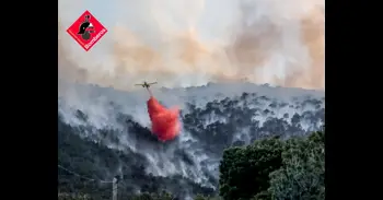 Alicante.- Medios aéreos se retiran del incendio de Tibi que evoluciona favorablemente