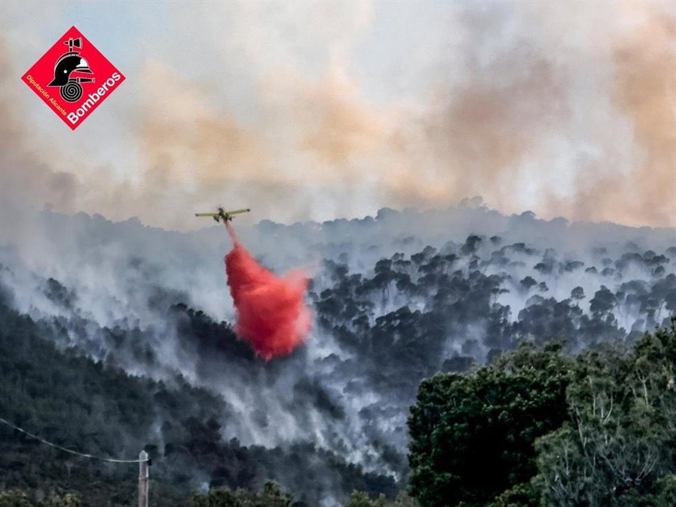 Incendio de las faldas del Maigmó en Tibi