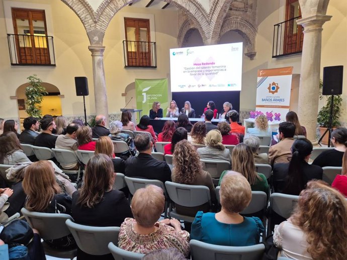 Mesa redonda tras la entrega de los III Premios al Emprendimiento y Liderazgo.