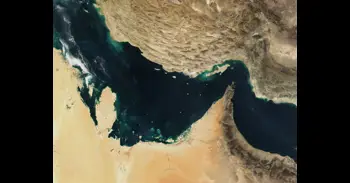 Irán anuncia dos semanas de "paso seguro" por el estrecho de Ormuz aunque coordinado con sus Fuerzas Armadas