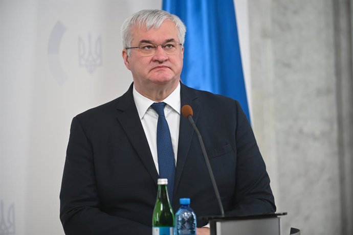 1º de abril de 2026, Kiev, Ucrânia: O ministro das Relações Exteriores da Ucrânia, Andrii Sybiha, é visto durante uma coletiva de imprensa conjunta com a ministra das Relações Exteriores, Comércio e Defesa da Irlanda, Helen McEntee, durante a qual foram a