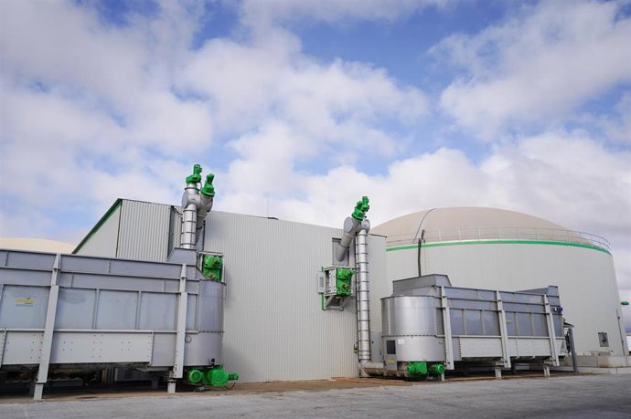 Archivo - Imagen de archivo de las instalaciones de la planta agroindustrial de biometano en La Calahorra (Granada, Andalucía).