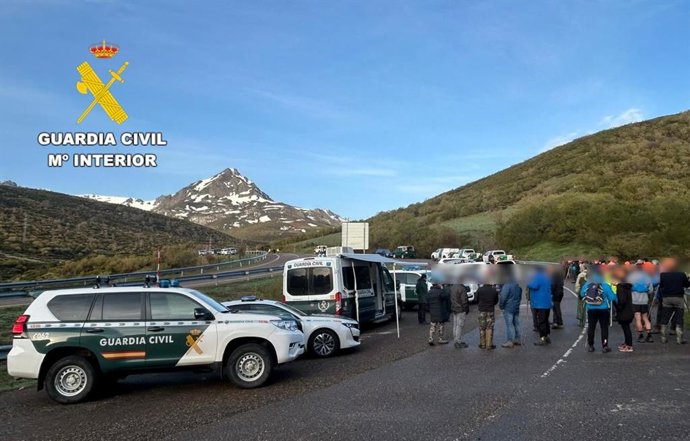 El dispositivo de búsqueda para localizar al varón desaparecido entre Aller (Asturias) y San Isidro (León) se ha reanudado este miércoles con más medios y efectivos.