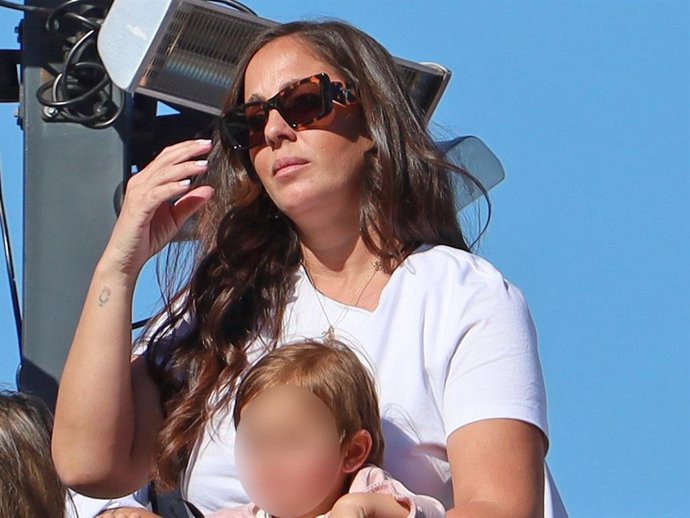 Anabel Pantoja Con Su Hija Alma Esta Semana Santa En Sevilla