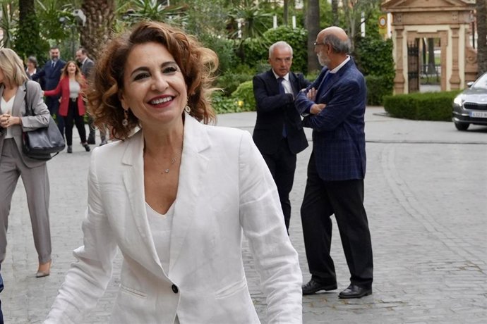 La secretaria general del PSOE-A y candidata a la Presidencia de la Junta, María Jesús Montero, a su llegada para participar en una nueva edición de los desayunos informativos de 'Nueva Economía Fórum' . A 7 de abril de 2026 en Sevilla (Foto de archivo).