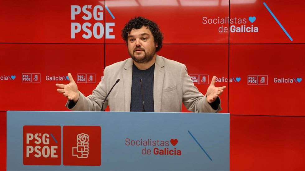 Archivo - El portavoz de la Ejecutiva del PSdeG, Julio Torrado.