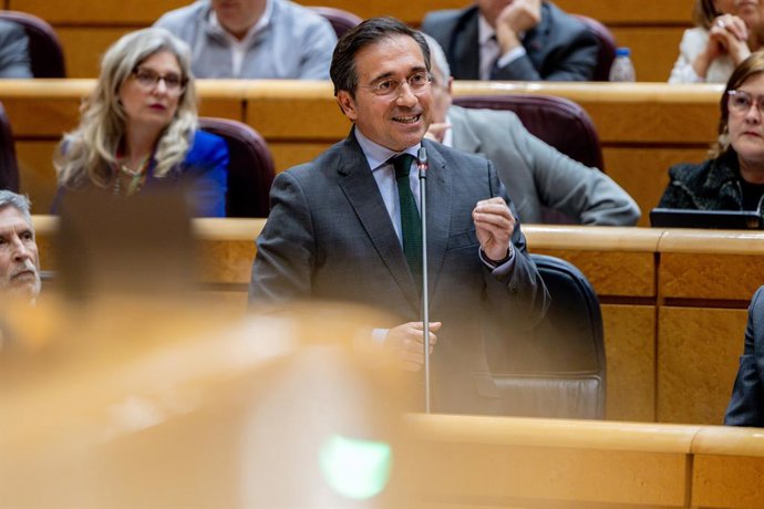 O ministro das Relações Exteriores, José Manuel Albares, intervém durante uma sessão de questionamento ao Governo, no Senado, em 7 de abril de 2026, em Madri (Espanha). Cuerpo estreia-se hoje como vice-presidente na sessão de questionamento ao Governo no 