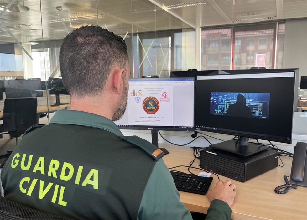 Operación 'Cibermot'. La Guardia Civil evita una estafa de 2,2 millones de euros gracias a una denuncia telemática.