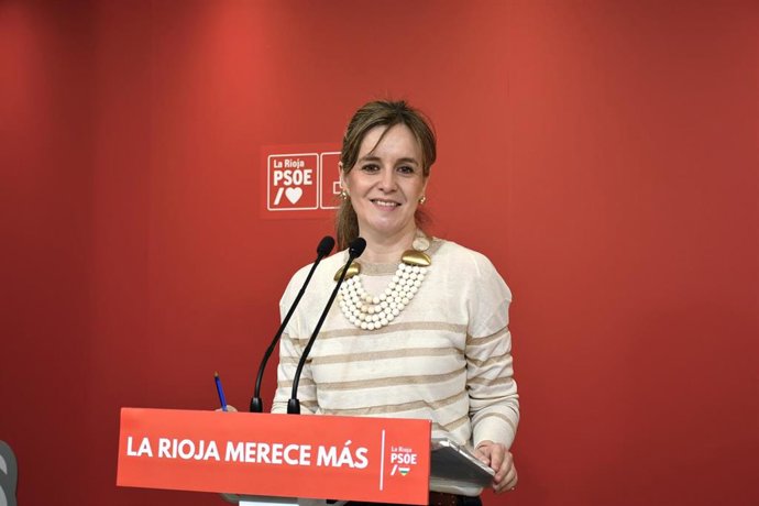 La portavoz adjunta del Grupo Parlamentario Socialista, Sara Orradre, en comparecencia de prensa