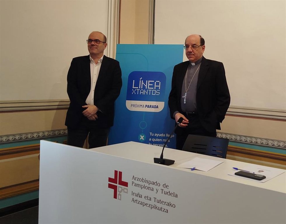 El arzobispo de Pamplona y obispo de Tudela, Florencio Roselló, y el ecónomo diocesano, Jorge Irurzun