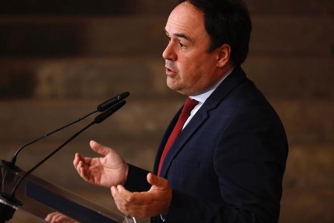 Archivo - El 'president' de la Generalitat, Juanfran Pérez Llorca, comparece en el Palau de la Generalitat