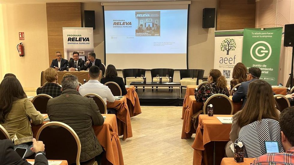 Jornada de empresas familiares extremeñas sobre el relevo generacional que se ha celebrado en Cáceres