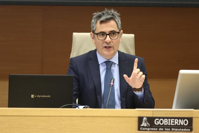 O ministro da Presidência, Justiça e Relações com os Poderes Legislativos, Félix Bolaños, durante sua audiência perante a Comissão Constitucional para apresentar o Plano Normativo 2025 do Governo, em 8 de abril de 2026, em Madri (Espanha). Audiência na qu