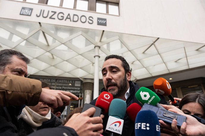 Archivo - Víctor de Aldama a su salida de los Juzgados de Plaza de Castilla, a 22 de enero de 2025, en Madrid (España).