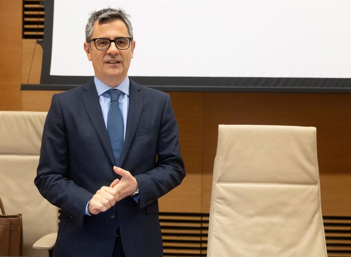 O ministro da Presidência, Justiça e Relações com os Poderes Legislativos, Félix Bolaños, durante sua audiência perante a Comissão Constitucional para apresentar o Plano Normativo 2025 do Governo, em 8 de abril de 2026, em Madri (Espanha). Audiência na qu